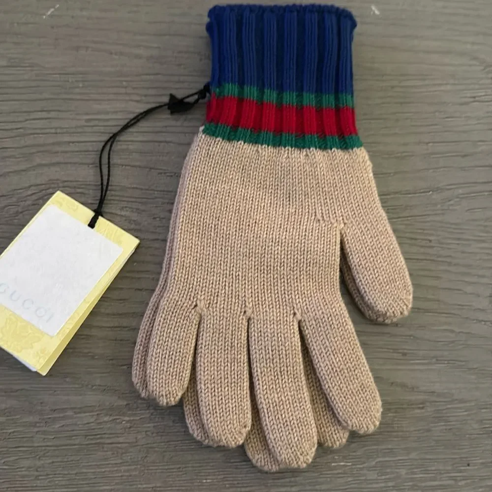 Gucci big kids gloves fits women’s small /m